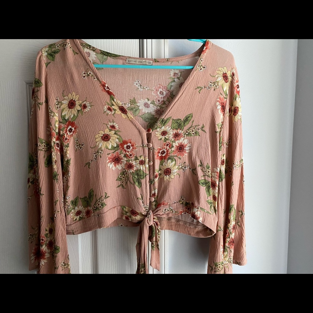 cropped floral sleeve blouse 💓